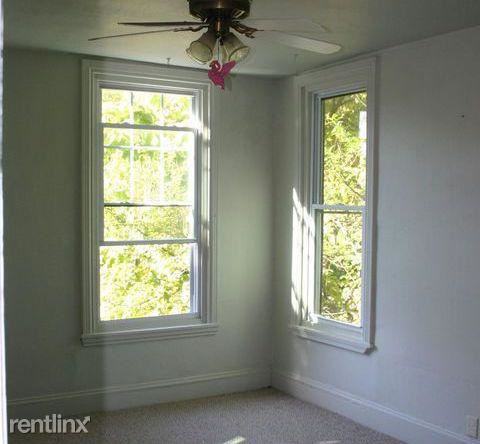 403 Thomas Ave #2 - Photo 3 of 9