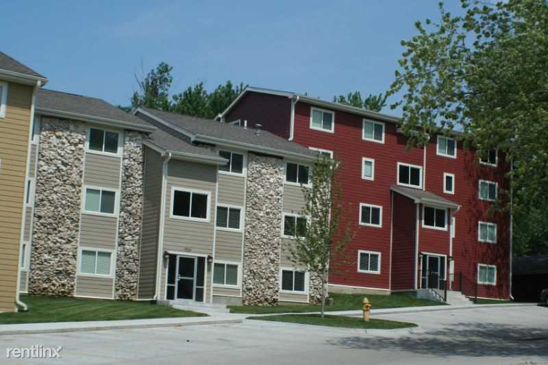 1800 Parkwood Dr - Photo 2 of 10