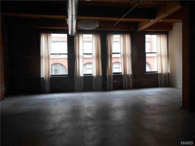 1015 Washington Ave #402 - Photo 2 of 14