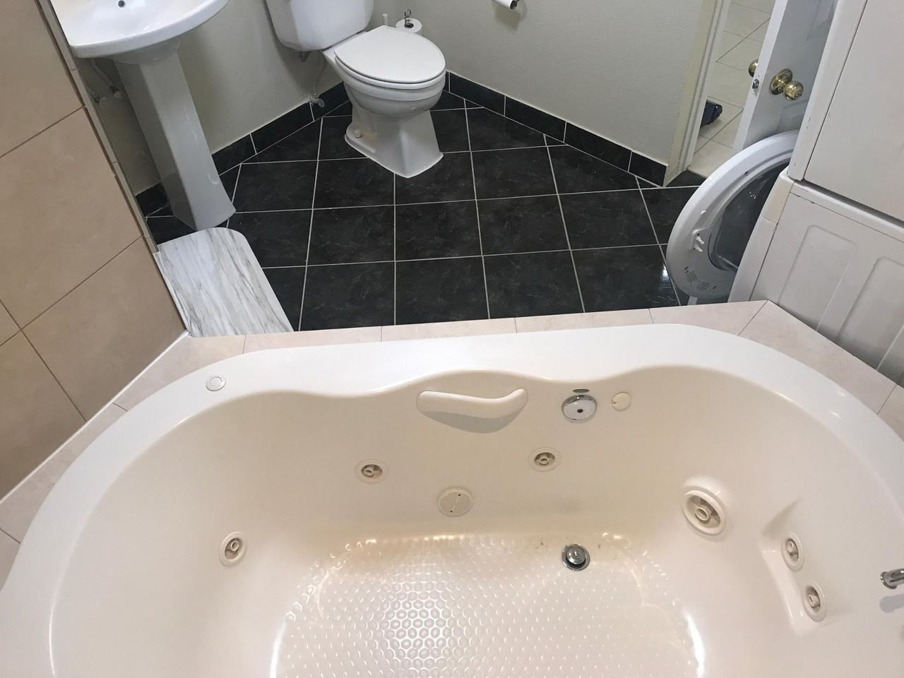 7911 Leander St - Photo 2 of 27