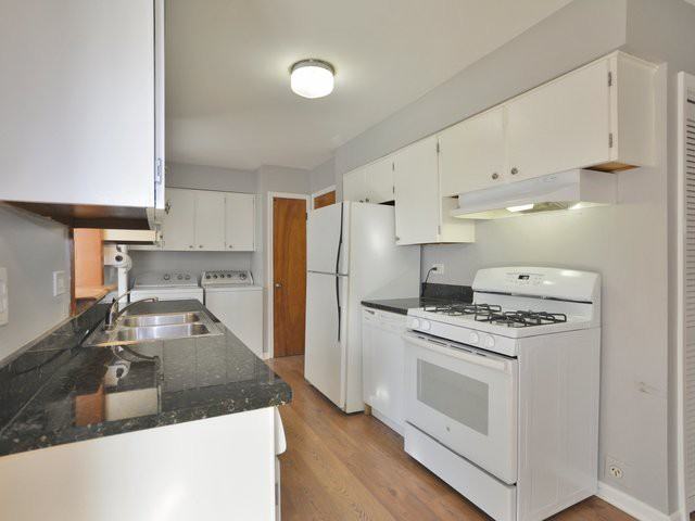 942 Cedar Ln - Photo 3 of 14