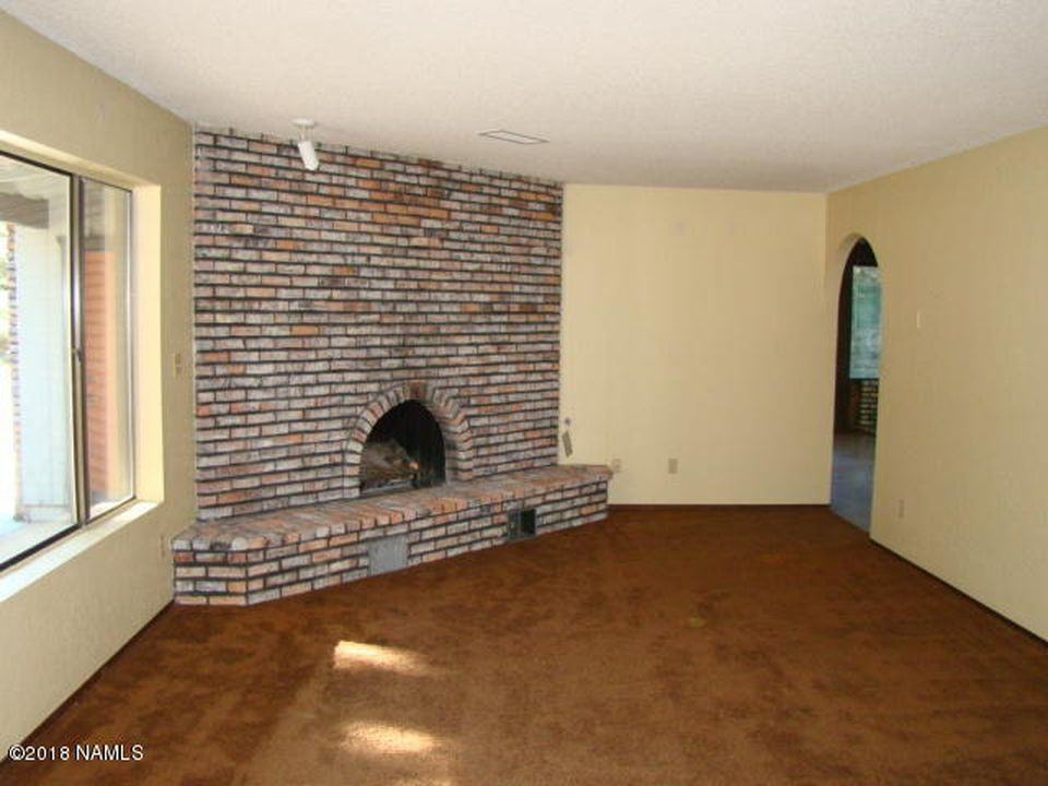 1401 N Edgewood St - Photo 2 of 3