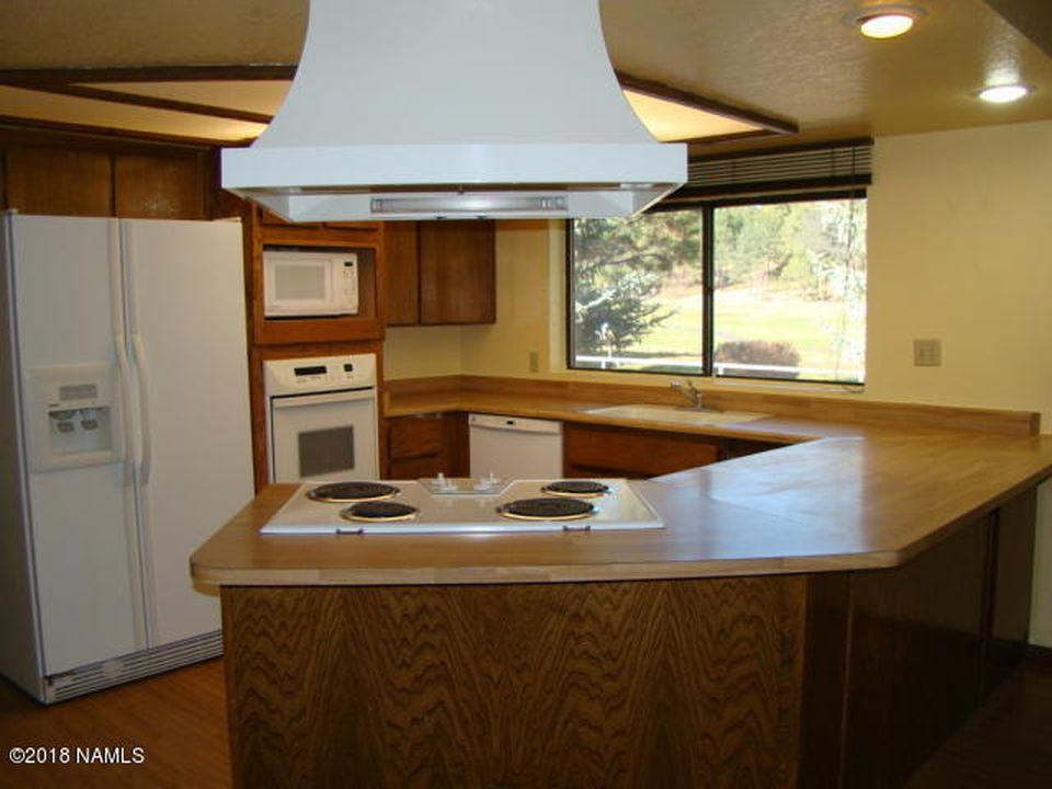 1401 N Edgewood St - Photo 3 of 3