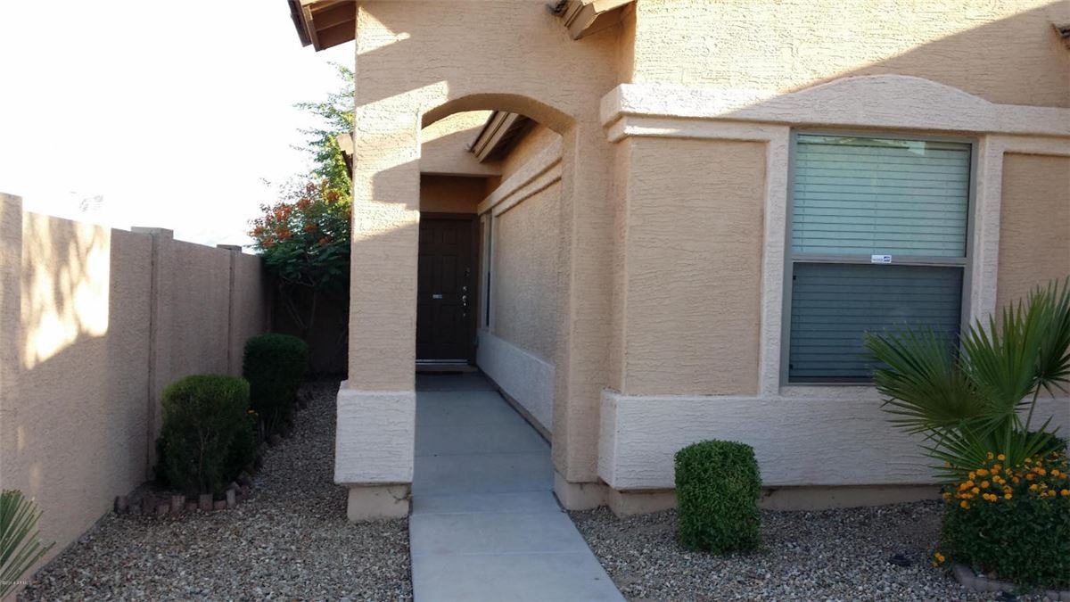 9917 W Chipman Rd - Photo 3 of 13