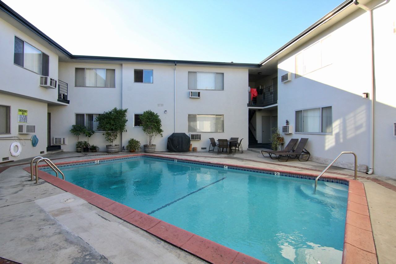 Fulton Ave. & Victory Blvd. - Photo 2 of 16