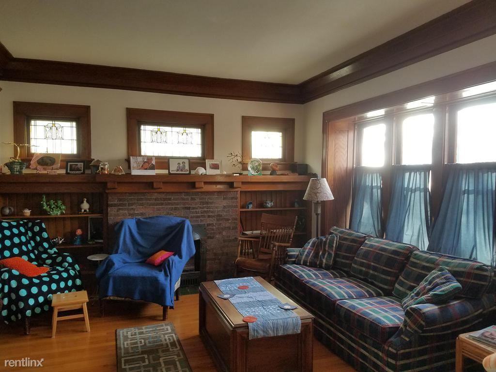 3934 N Maryland Ave - Photo 2 of 11