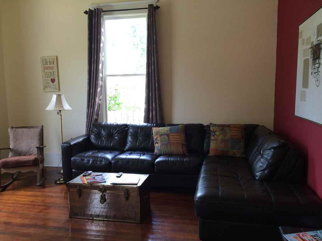 233 Claudia St - Photo 2 of 8