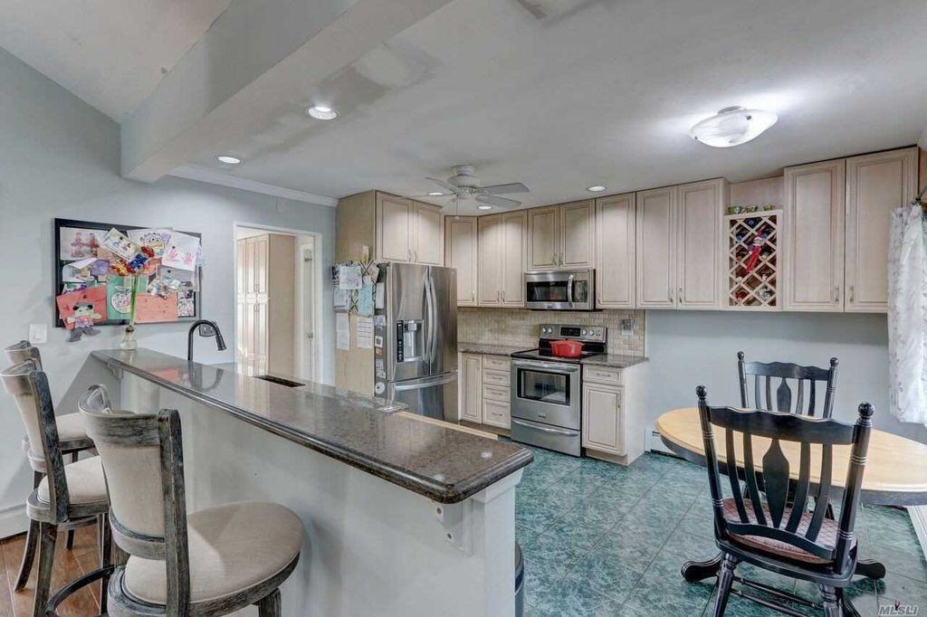 20 Greenbriar Dr - Photo 2 of 12