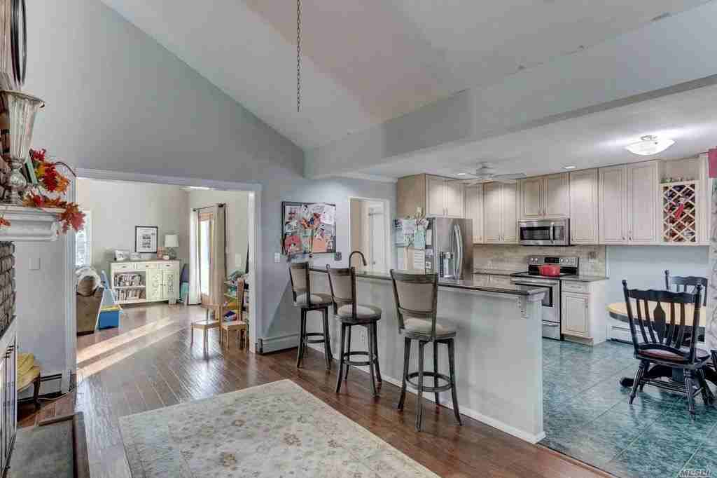 20 Greenbriar Dr - Photo 3 of 12