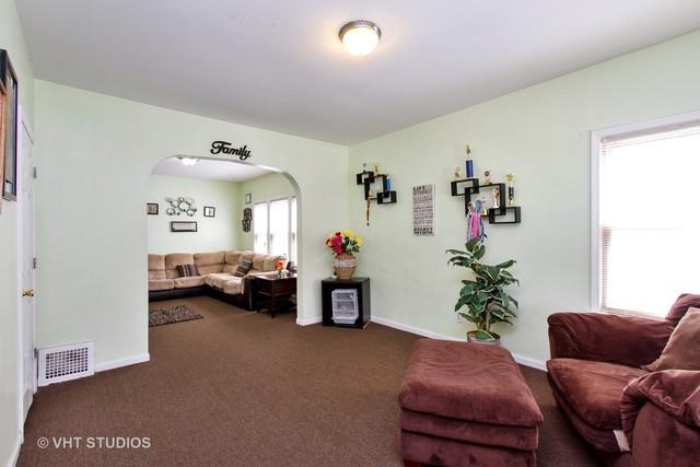 9339 S Avalon Ave - Photo 3 of 9