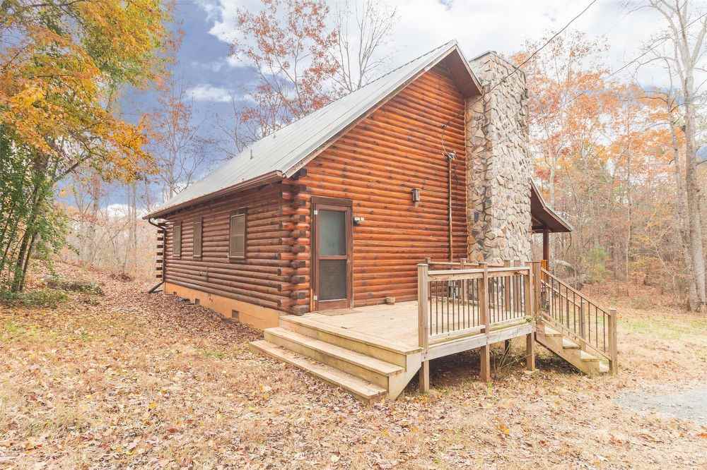 201 Old Mill Rd NE - Photo 2 of 10