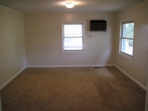 8132 Oxford Rd - Photo 3 of 4