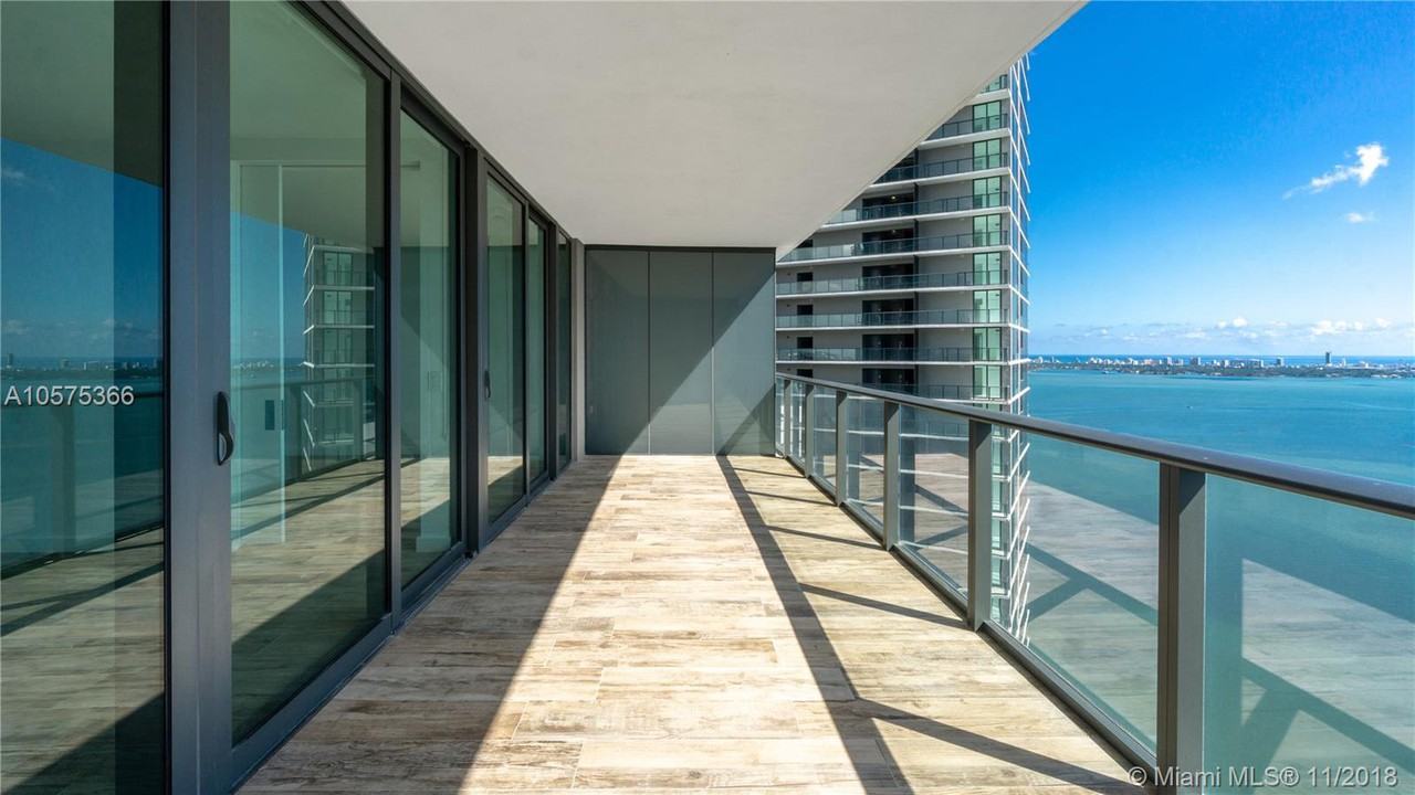 650 NE 32nd St - Photo 3 of 43