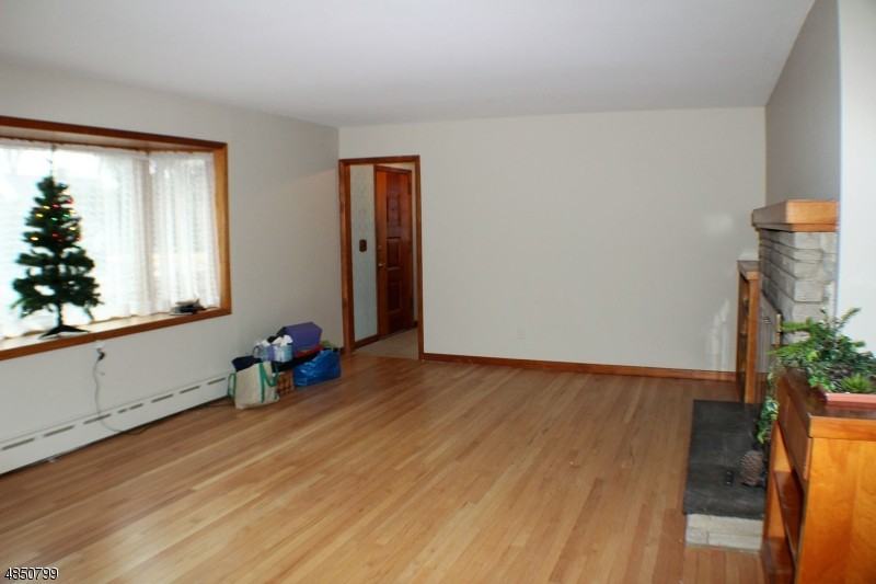 114 Fairview Ave - Photo 2 of 10
