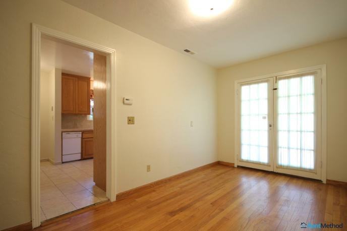 895 Oregon Ave - Photo 3 of 23