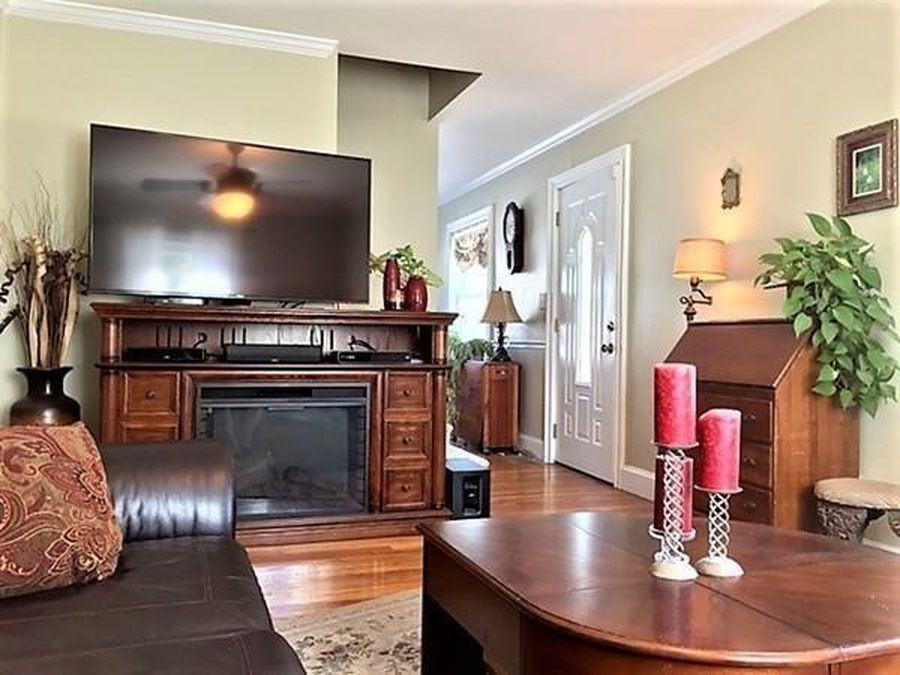 195 Wildwood St - Photo 2 of 4