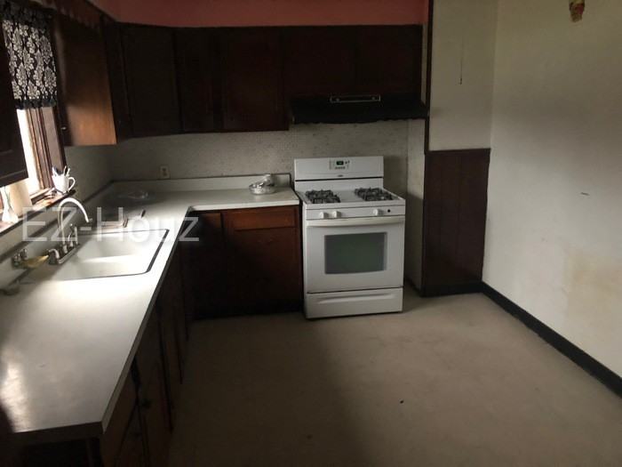 1262 Sycamore St - Photo 3 of 8