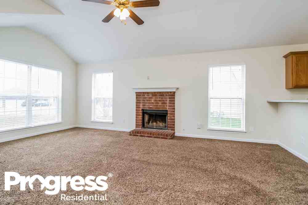 5441 Hickory Woods Dr - Photo 2 of 15