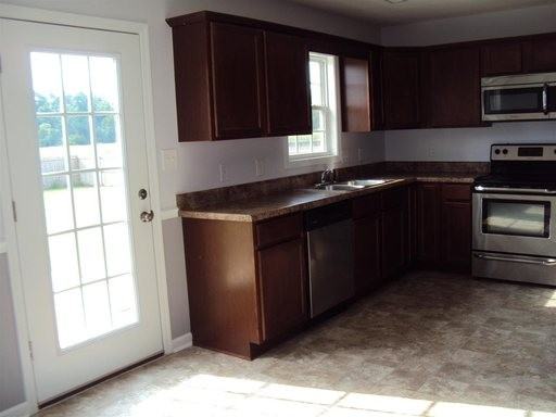 105 Heavens Gate Ln - Photo 3 of 12