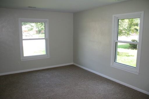 819 Chatsworth Dr - Photo 3 of 37