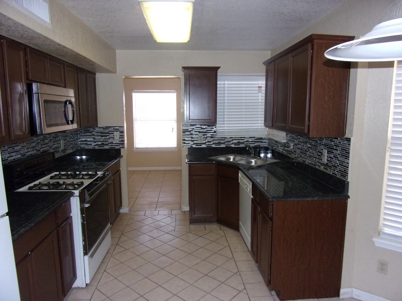 11517 Bingham Ct - Photo 3 of 13