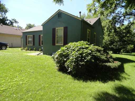 8905 W 79th St - Photo 2 of 9