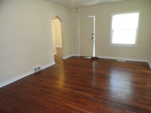 8905 W 79th St - Photo 3 of 9