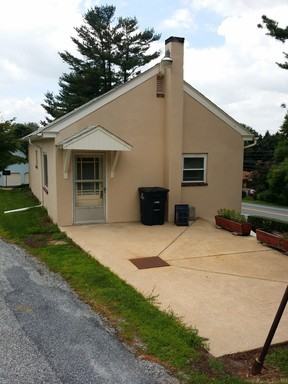 5576 Old Lincoln Hwy - Photo 2 of 9