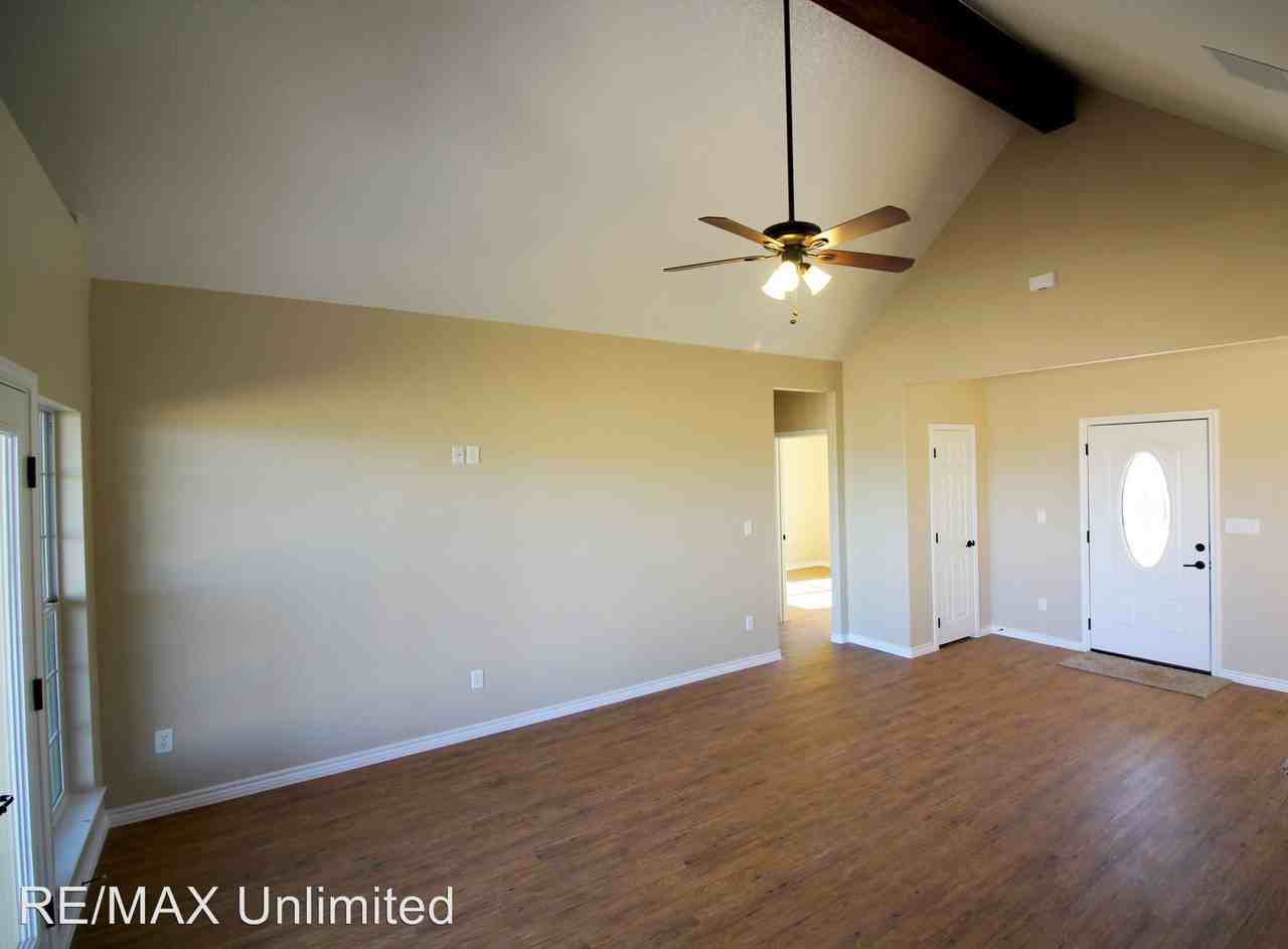 1007 Verbena Loop - Photo 3 of 13