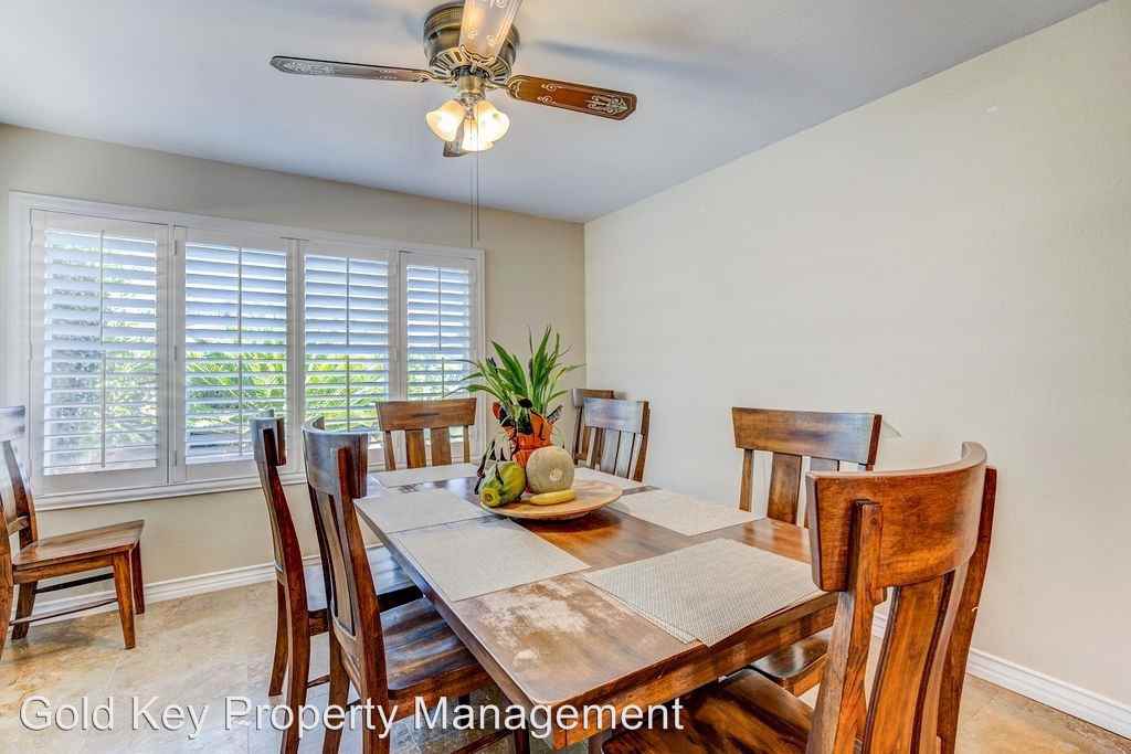 870 Manning Way - Photo 3 of 17