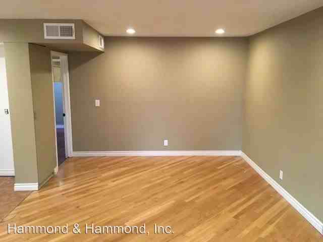 5652 Yolanda Ave #6 - Photo 2 of 7