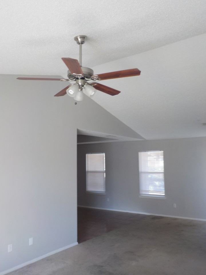 2609 Max Goldblatt Dr - Photo 2 of 11