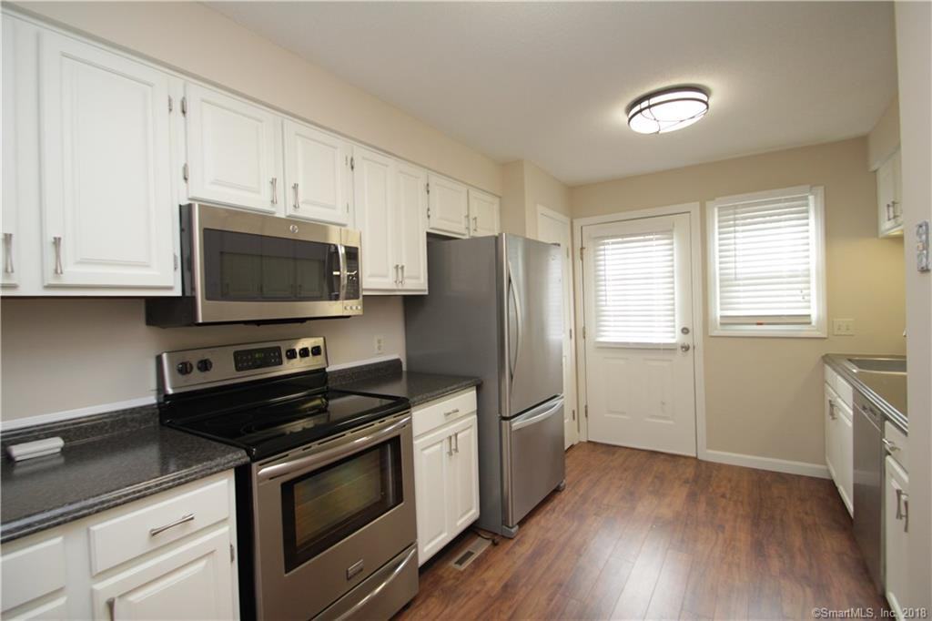 9 Daventry Hill Ln - Photo 3 of 22