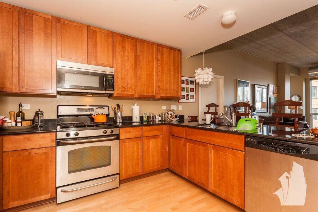 847 North Kingsbury Street - Photo 2 of 16