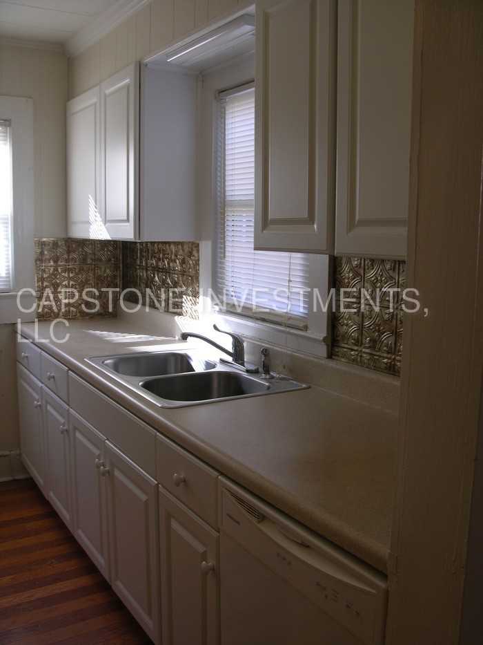 1014 Oakwood Ave - Photo 3 of 10