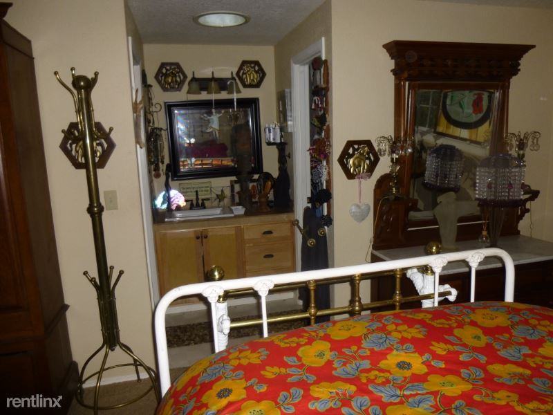 132 Woodfield Ct - Photo 2 of 6