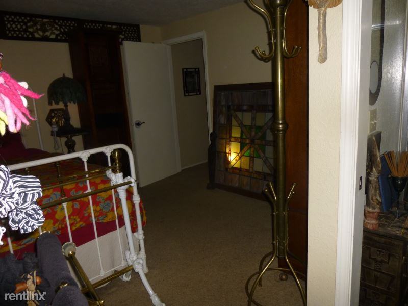 132 Woodfield Ct - Photo 3 of 6