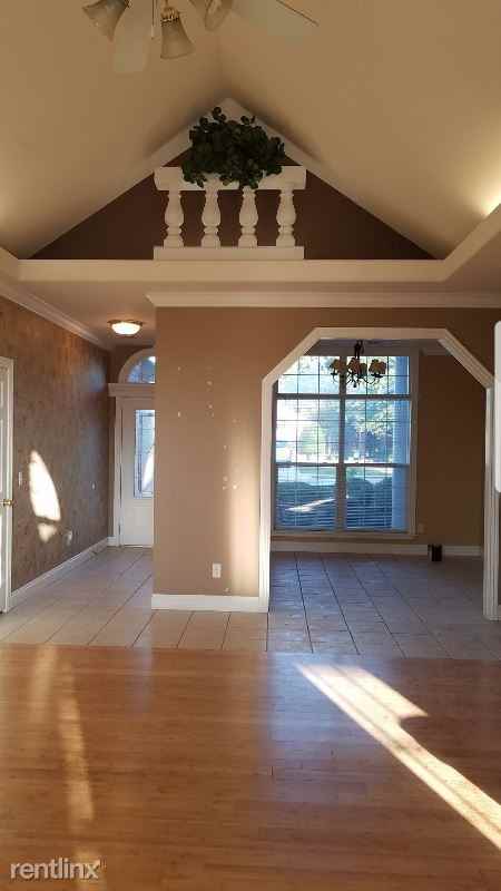 1006 N Mallard Ln - Photo 3 of 14