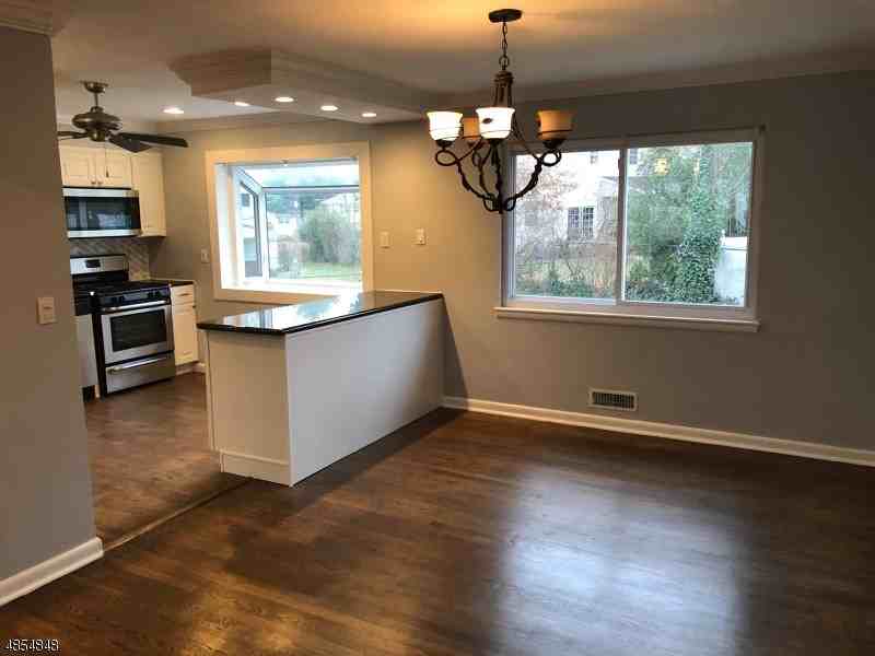 50 Washington Ave - Photo 3 of 15