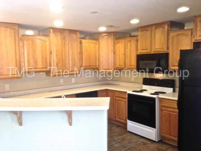 320 Terrace Dr W - Photo 2 of 9