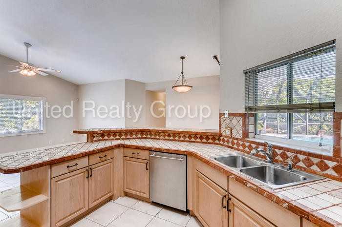 1800 Water Ridge Dr - Photo 2 of 17