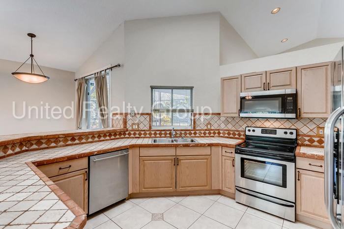 1800 Water Ridge Dr - Photo 3 of 17
