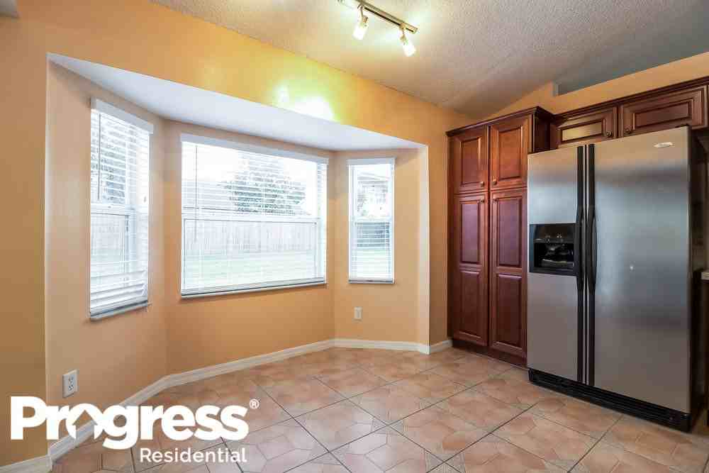 2933 Hunters Ln - Photo 3 of 14