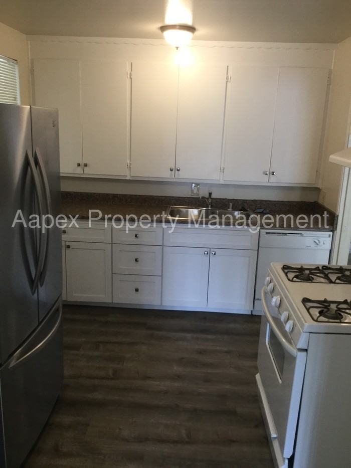 1069 Mersey Ave - Photo 2 of 12