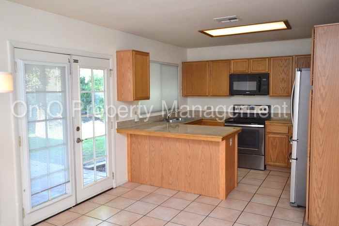 1128 W Dunbar Dr - Photo 3 of 18