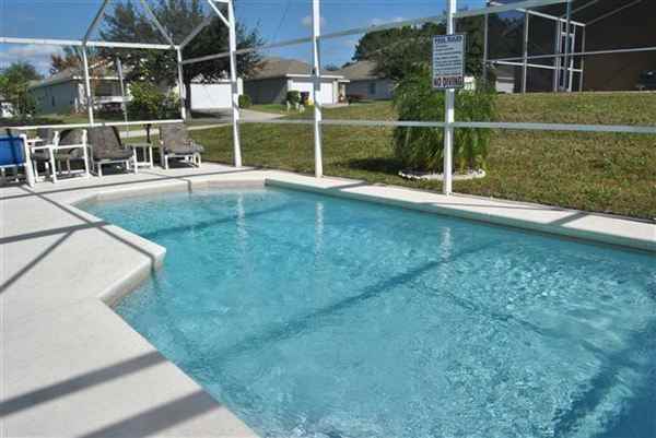 320 Woodlark Dr - Photo 3 of 5