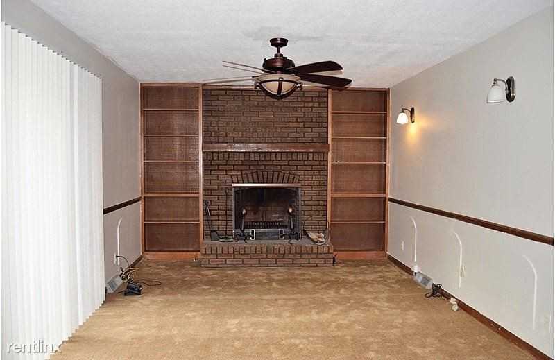 1300 Knollwood Dr E - Photo 2 of 7