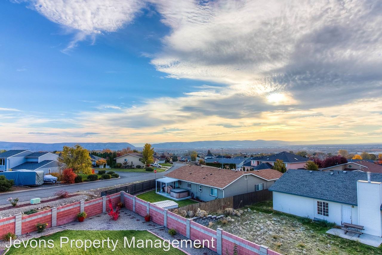 704 N 54th St - Photo 3 of 15