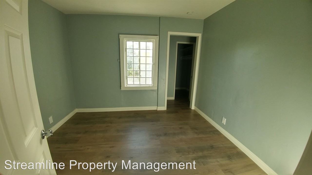 319 E Adams St #2 - Photo 3 of 5