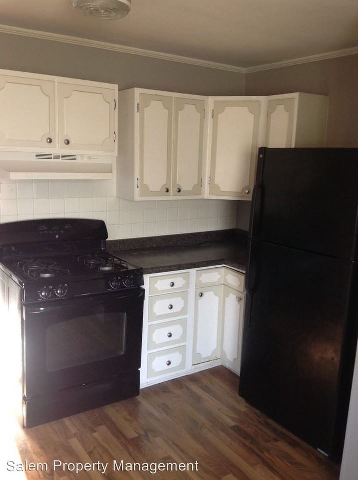 3516 Floyd Blvd - Photo 3 of 9